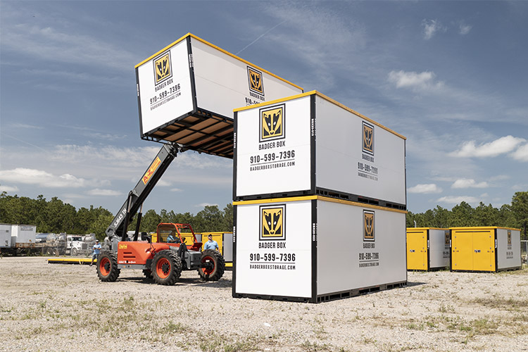 Containers Boxwell empilables dotés de passage de fourche largeur standard