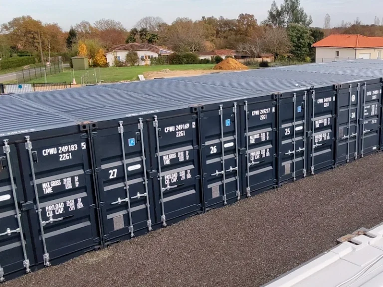 Adopte un conteneur est le leader français de la construction de centres de selfstockage en containers
