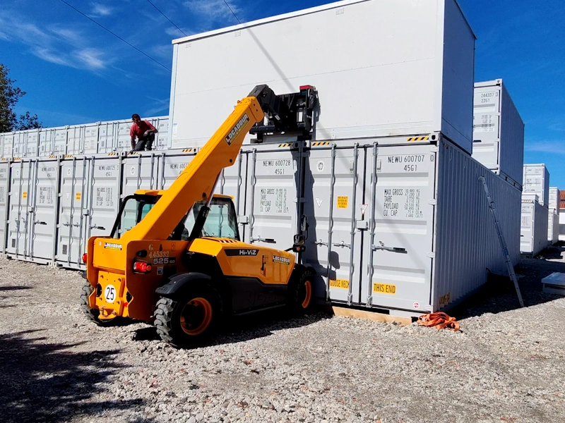 Déplacement de containers de selfstockage Boxwell démontables 2