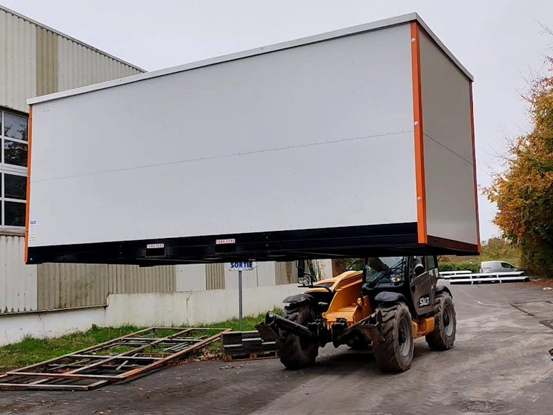 Déplacement de containers de selfstockage Boxwell démontables 4
