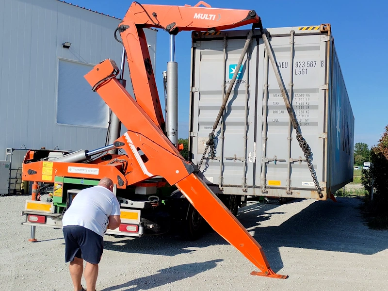 Livraison des box extérieurs de selfstockage Boxwell en containers maritimes pleins par 12 - 5