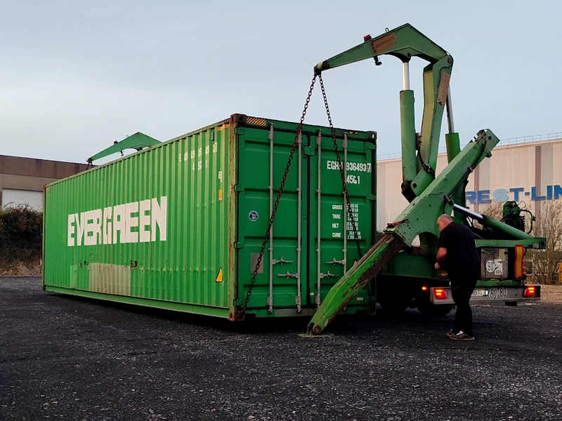 Livraison des box extérieurs de selfstockage Boxwell en containers maritimes pleins par 12 - 7