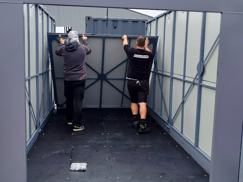 Montage des containers démontables box extérieurs Boxwell 1