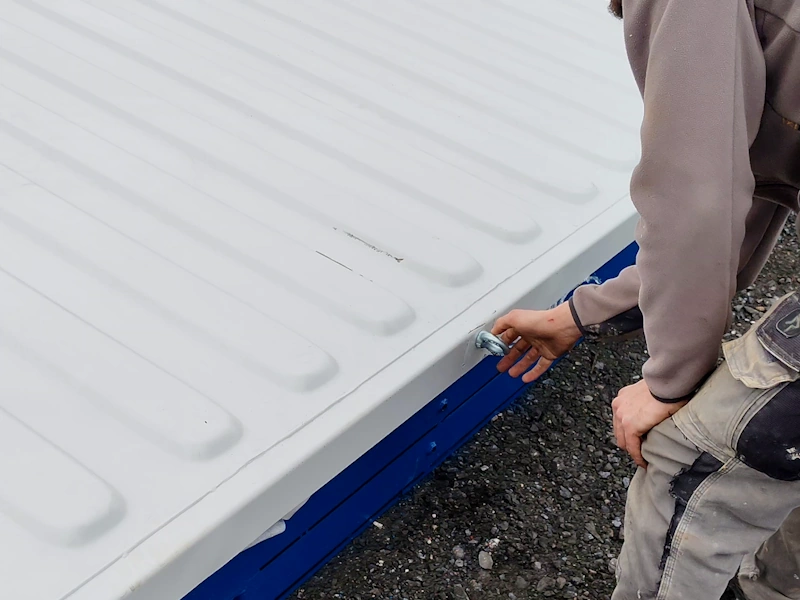 Montage des containers démontables box extérieurs Boxwell 11