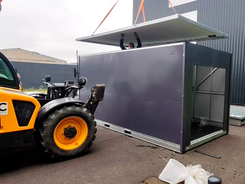 Montage des containers démontables box extérieurs Boxwell 4