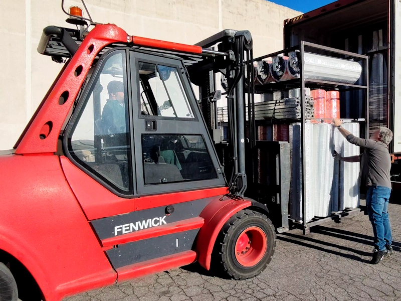 Portes enroulables d'un Box extérieur de selfstockage Boxwell livrées non assemblées